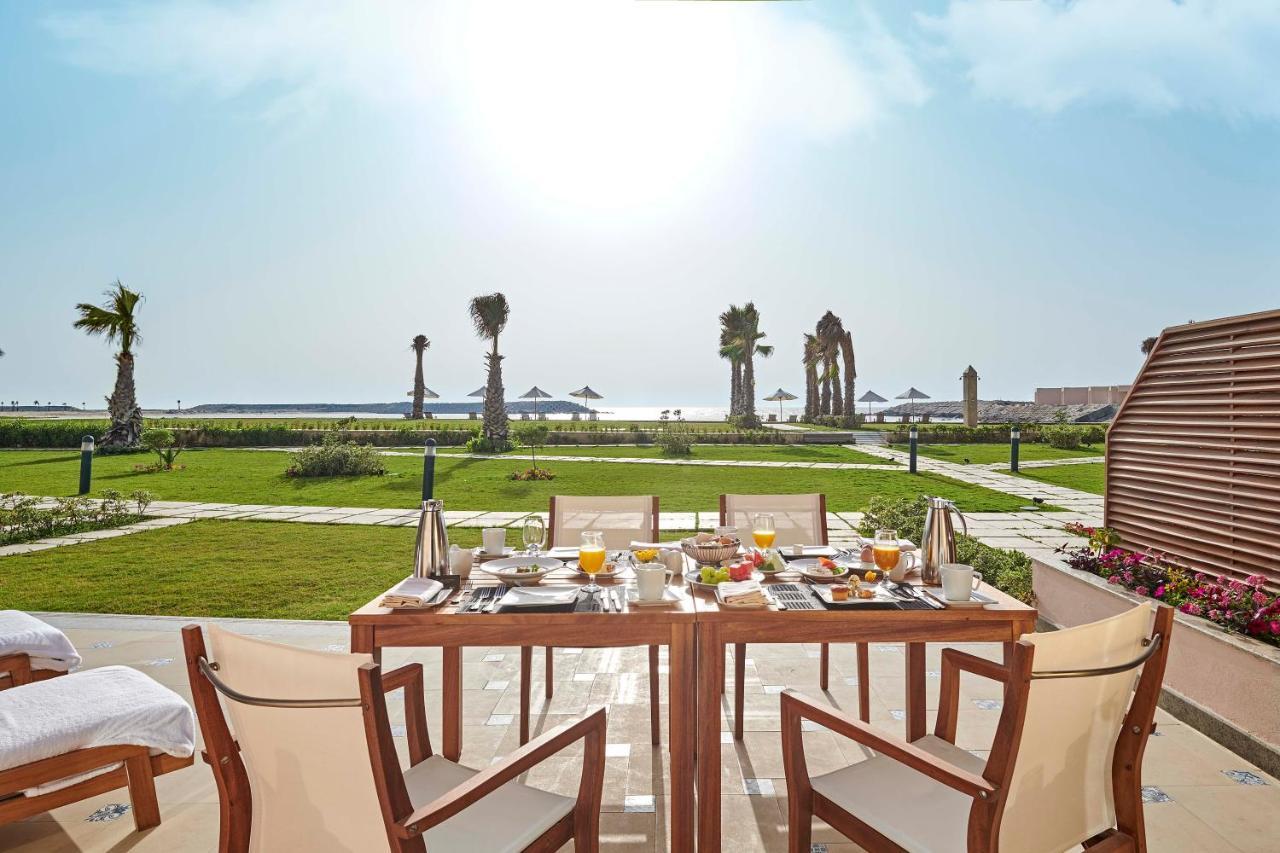 Four Seasons Hotel Alexandria At San Stefano Buitenkant foto The beach at the hotel