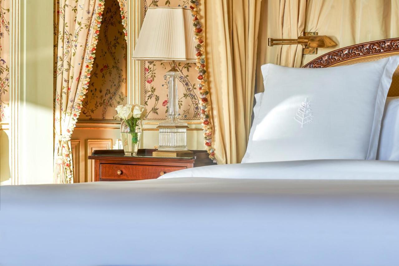 Four Seasons Hotel Alexandria At San Stefano Buitenkant foto A bed at the Ritz